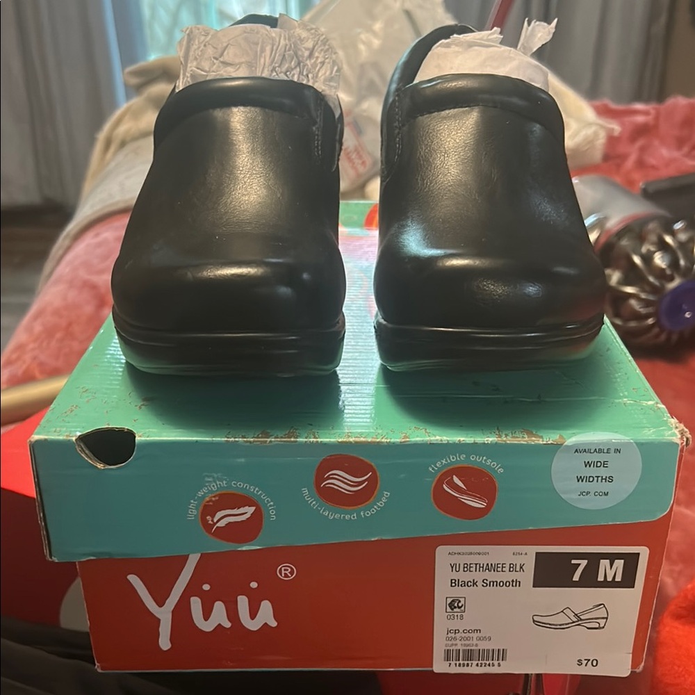 Yuu Black Smooth Mules